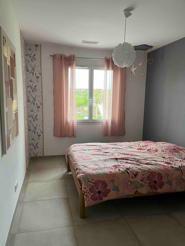 Habitación 2: 140 camas dobles.