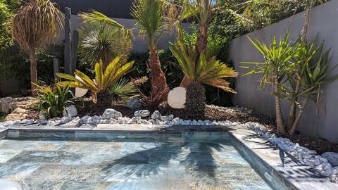 Villa with heated pool & petanque court.