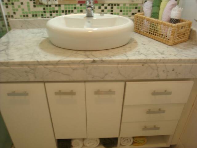 Marvellous 3 bedrooms front beach Ipanema complete gallery image 4