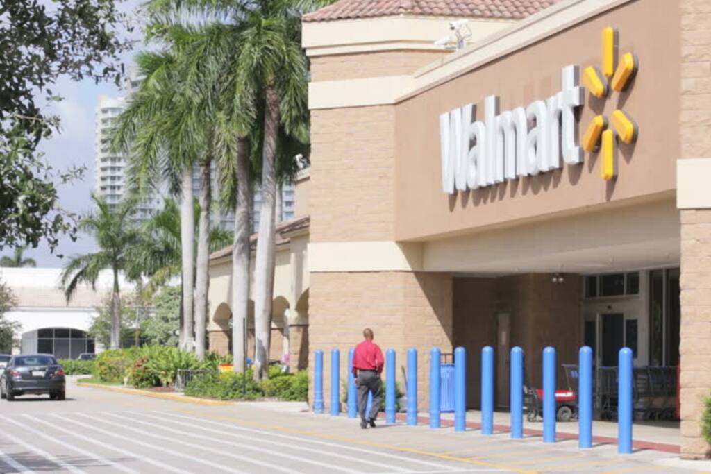 5 min to the Walmart and bunch of other shops