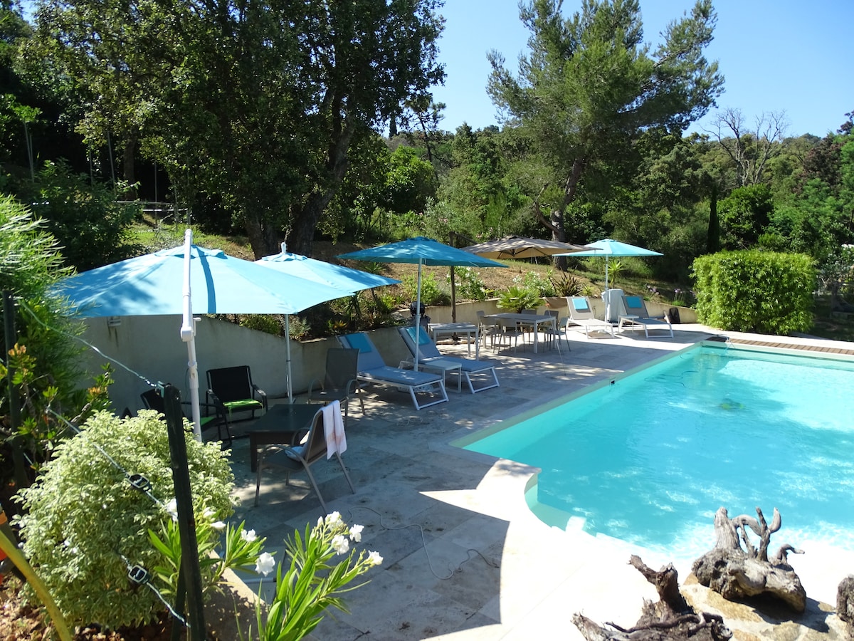 Chambre  dans villa avec piscine. - La Favière