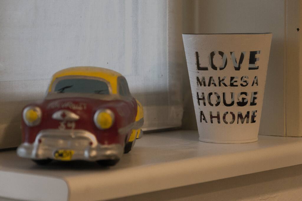I love welcoming people into my home!!