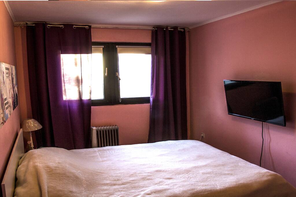The bedroom. Спальня.