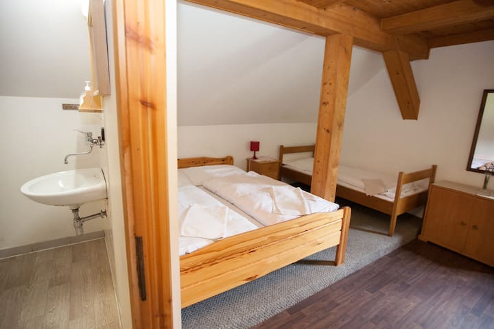 Ponedjeljak 3 kreveta