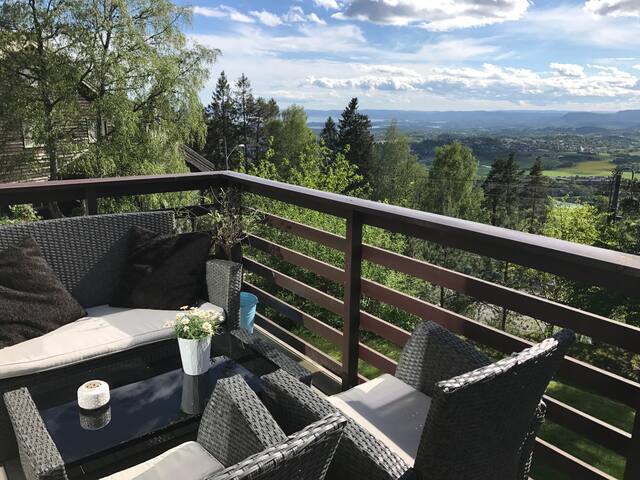 Close to city, nature, Holmenkollen and the metro! gallery image 3