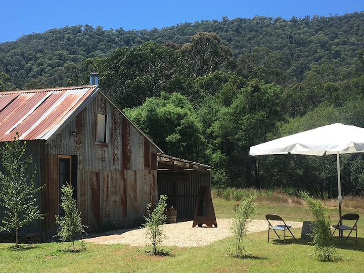 The Barn on Ovens River- farm & horse stays.