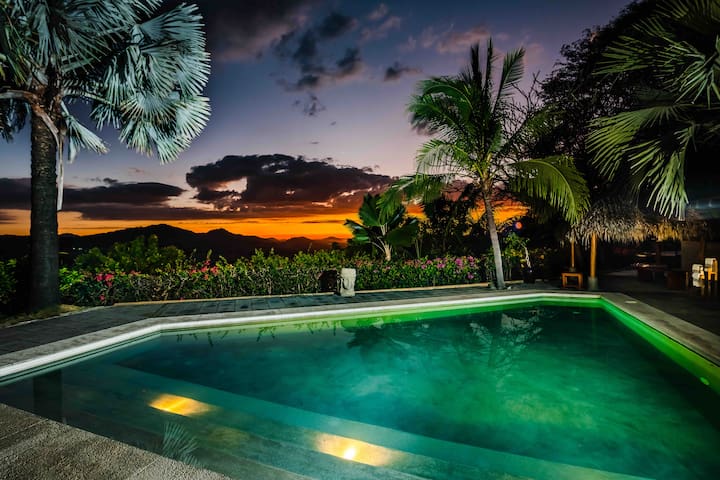 Villa Mystique-Luxury Home 20 minutes to Tamarindo