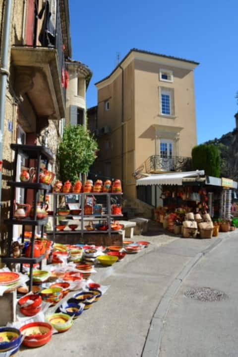 Successful Airbnb property: The House of the Romanesque Bridge in Vaison La Romaine