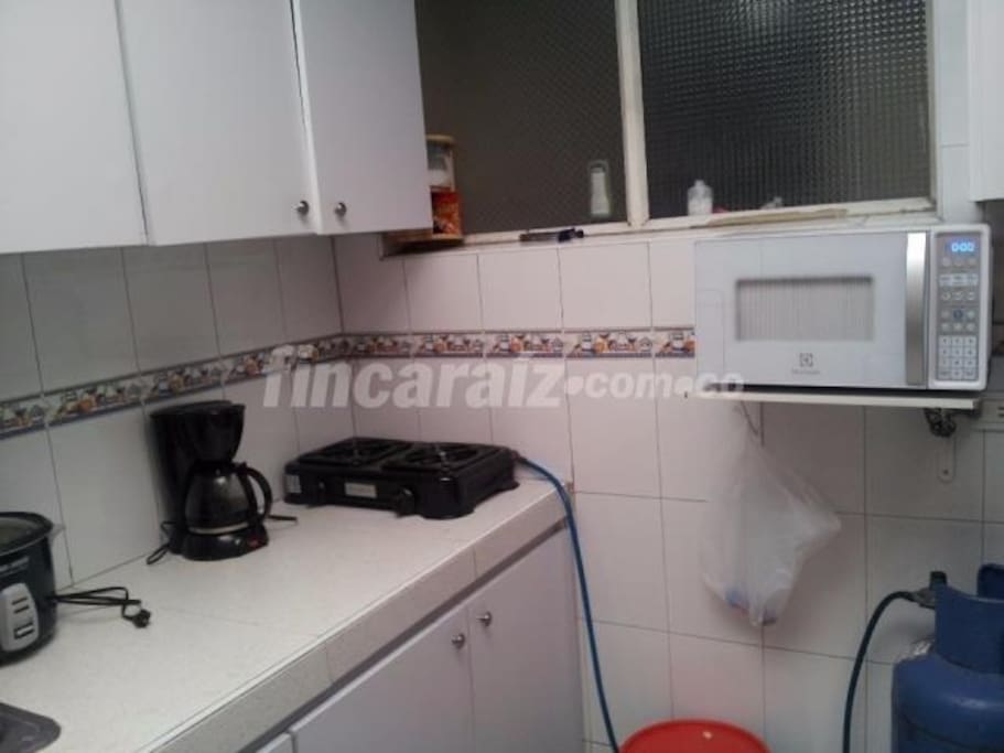 Cocina equipada, permitido su uso.
