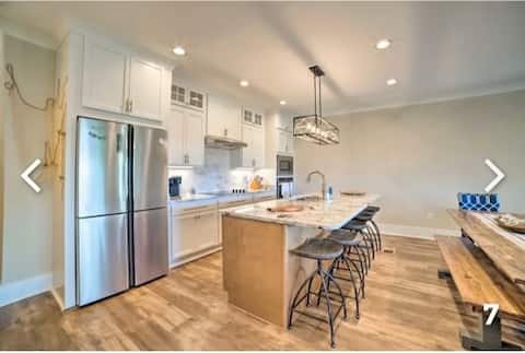 5 bed 5 bath Pickwick Lake View Home/Sleeps14