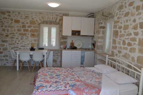 Popular Airbnb listing: Small but nice! in Općina Selca