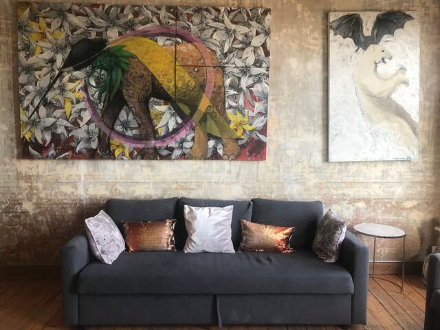 .Beautiful huge unit with lots of art on the wall gallery image 3