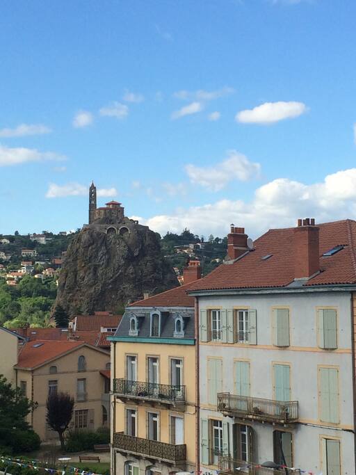 Vue de la fenêtre sur le rocher St Michel