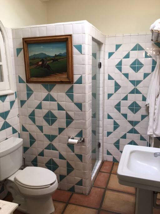 Zapata room ensuite bathroom