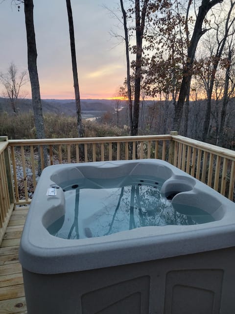 Waters Edge Retreat with new hot tub