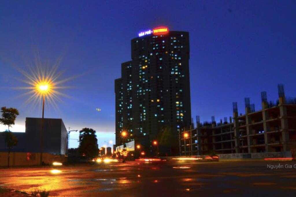 View from outside. There are 3 building: V1, V2 & V3. The room is in V2 - midle tower.