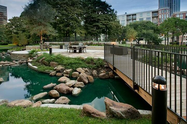 Luxury Houston Galleria Apartment