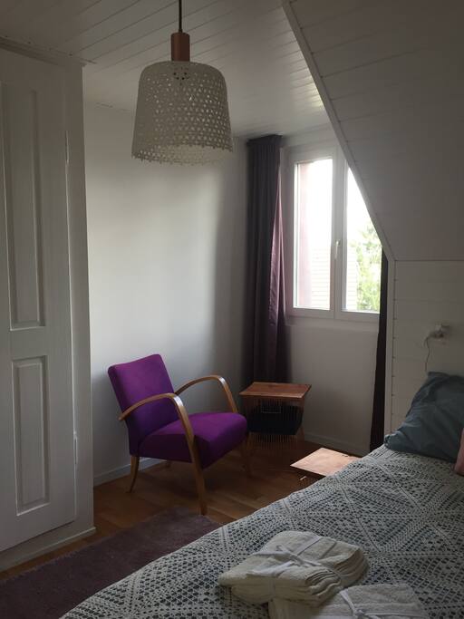 Blumenzimmer
Sitzecke & Schrank