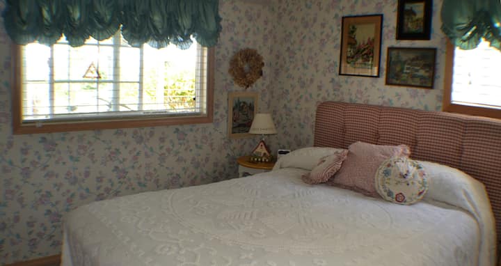 Queen Bedroom
