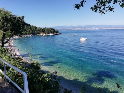 Popular Airbnb listing: Beach 2 min | 125m² with garden at Villa Dada in Općina Lovran