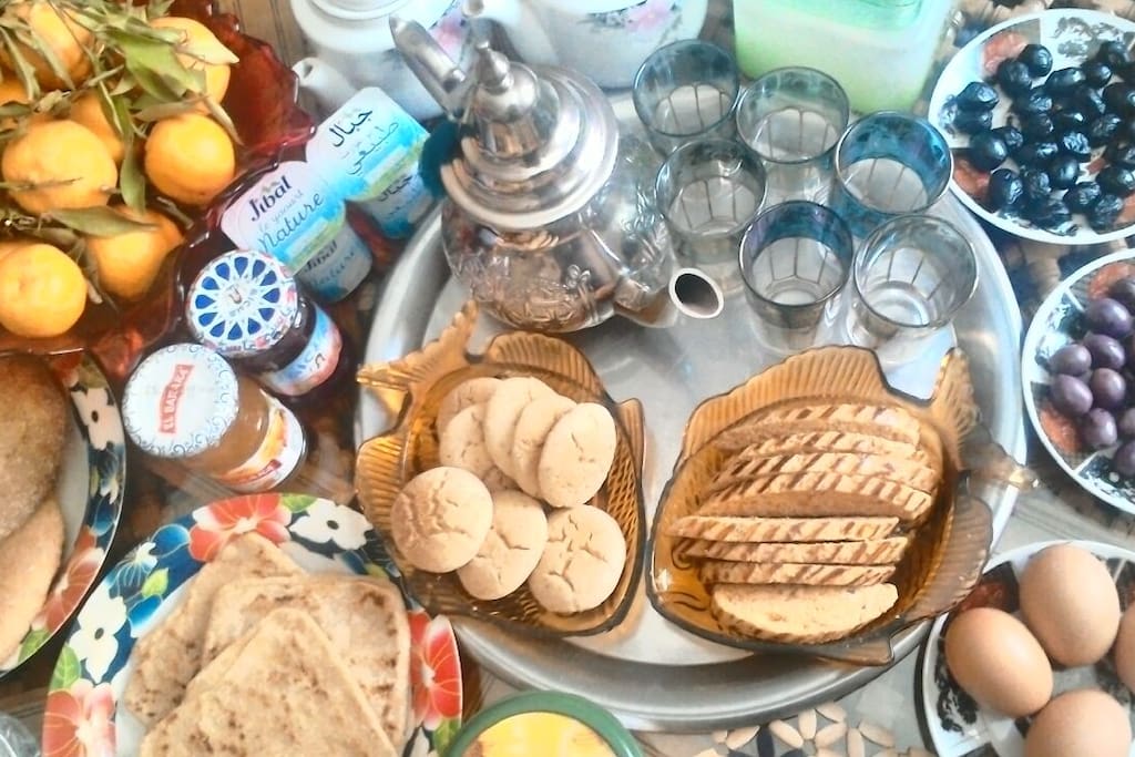Votre rendez-vous du matin :) Un petit déjeuner marocain.