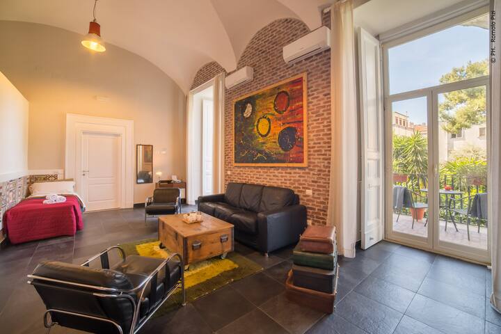 The Bellini House by House In Naples – Room 3 gallery image 5