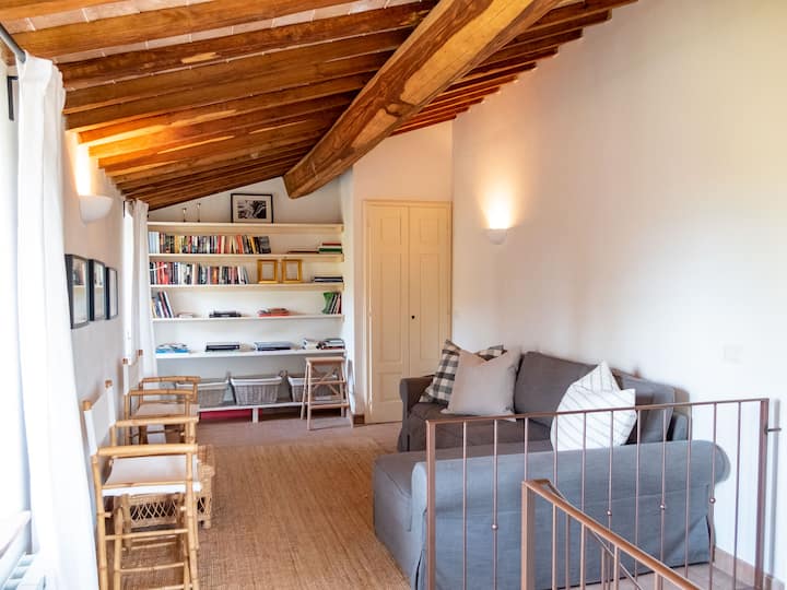 Sebule + kitanda cha sofa cha watu 2 katika fleti