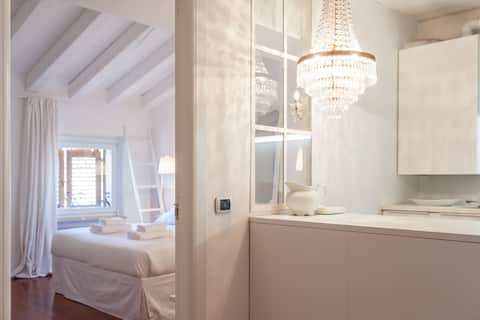 DI TUTTO PUNTO • In centro a Verona  (M0230912375)