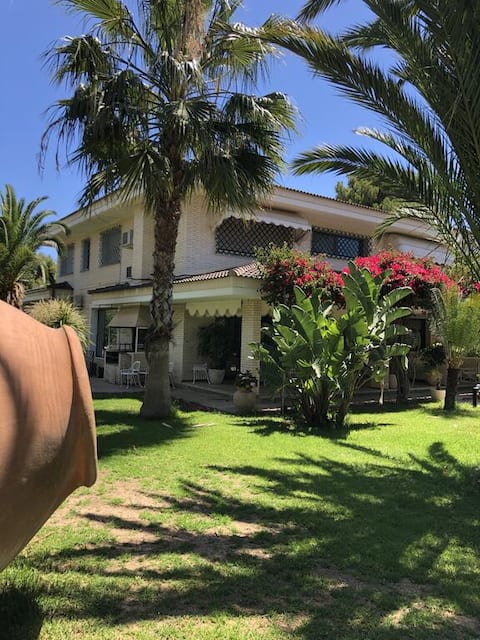Villa with private Oasis, 7BR, AC, pool & tennis