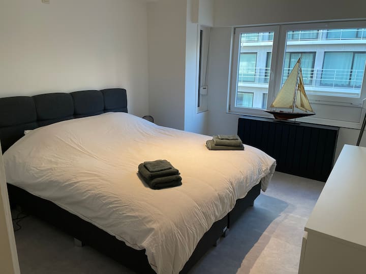 dormitorio 1 con una cama doble de 1m60