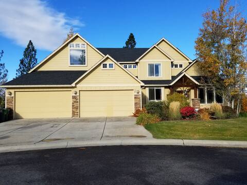 Serenity with a view, 6 large bedrooms, 3.5 baths