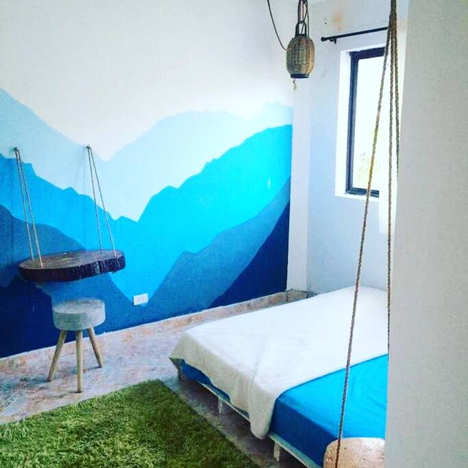 Nature Lovers bedroom overlooking mountains
