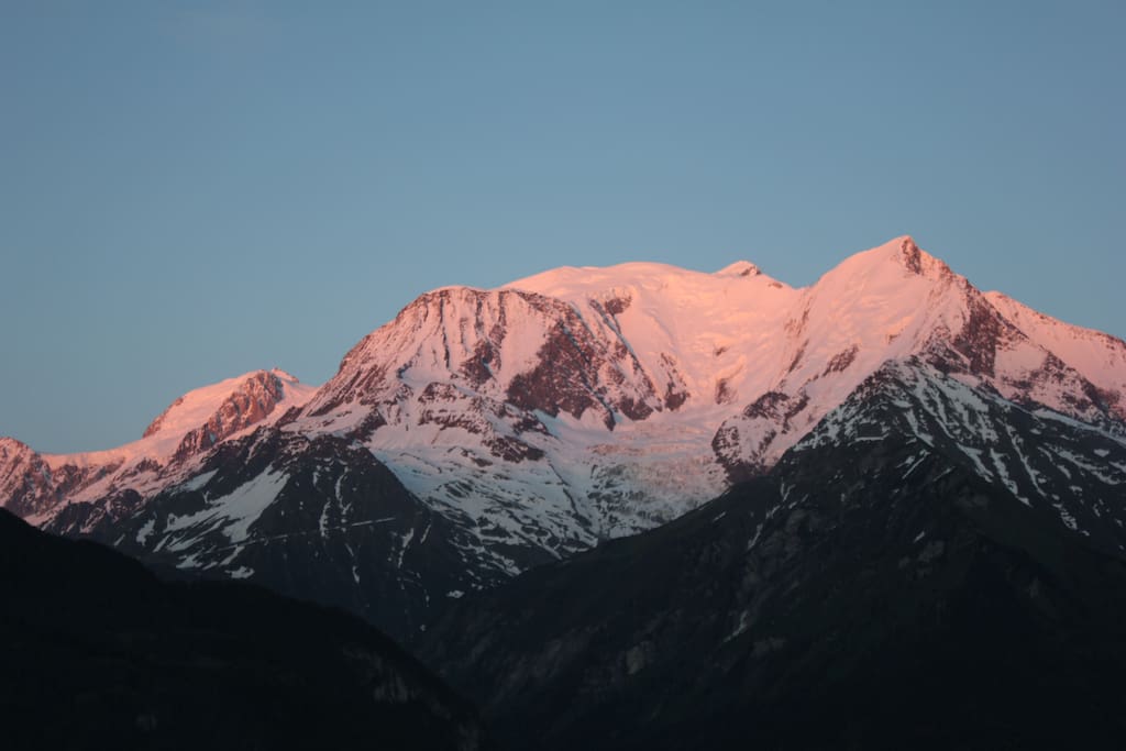 Vue magnifique et dégagée sur le Mont Blanc