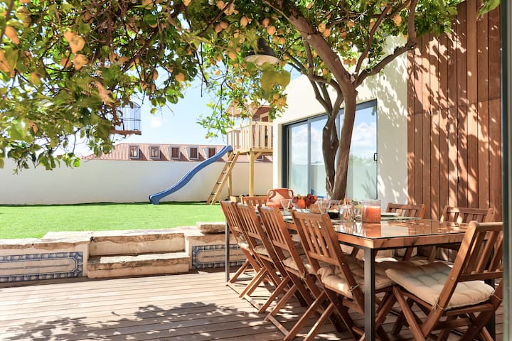 Belém Family Home with Garden, by the MAAT