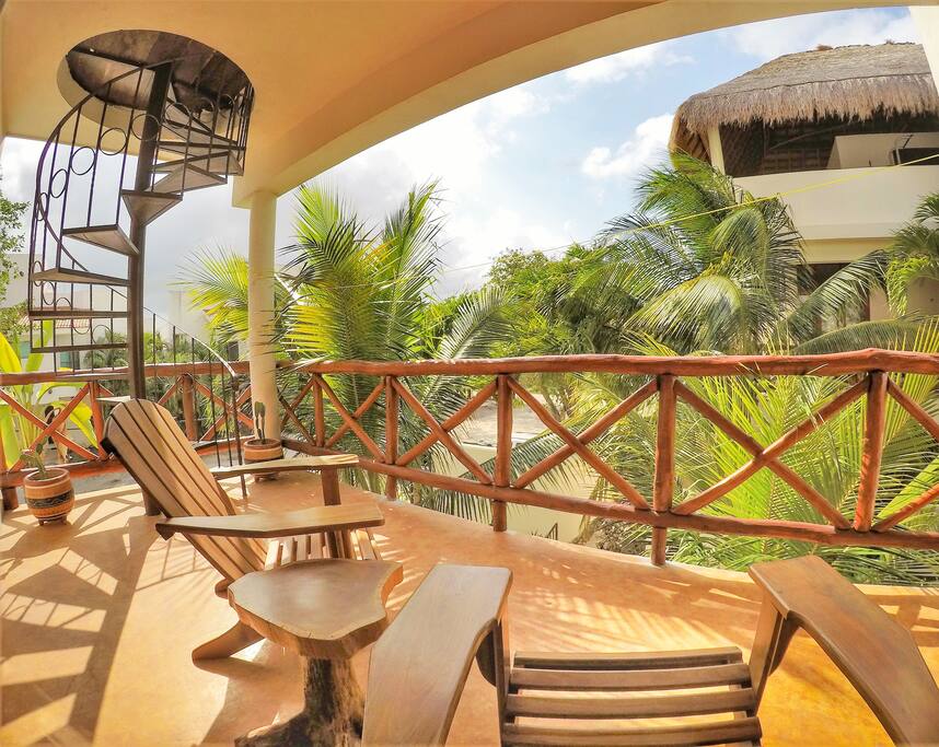 Tropical second floor patio