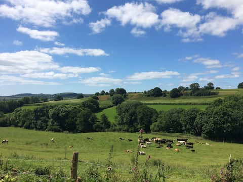 Shepherd’s Hut nr Bridport Outstanding Views