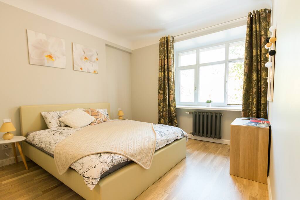 Spacious bedroom with plenty of room for storing your belongings.