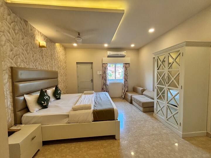Bedroom 1 image 2