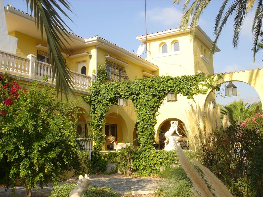 The mansion seen from the garden
