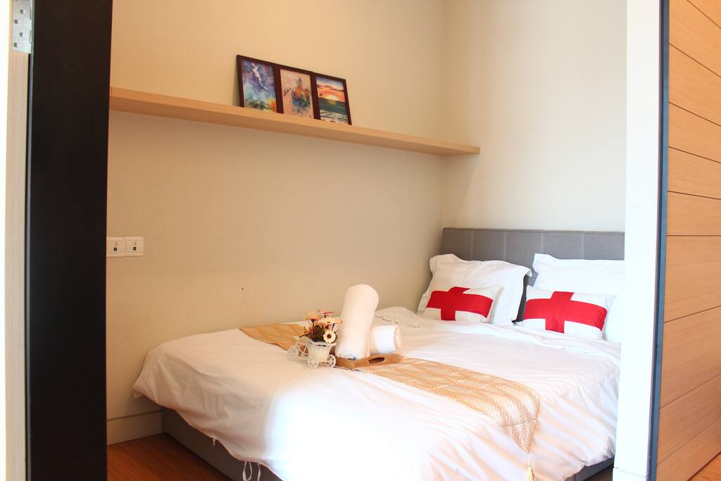 Cozy Queen Size Bed - 2 person / Cozy Single Bed with slide-out bed underneath - 2 person