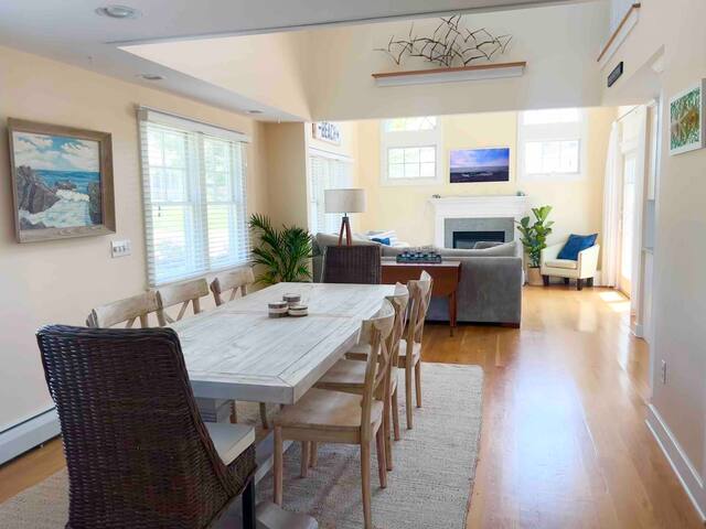 The Sea Loft. Walk to private beach + kayaks. gallery image 3