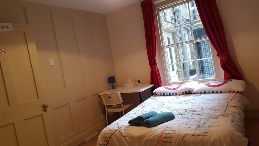 4. Beautiful Room Centre London