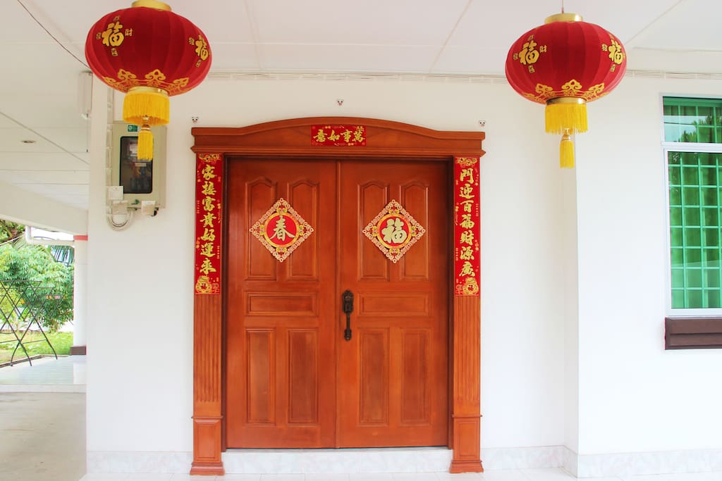 Main door. Wow!