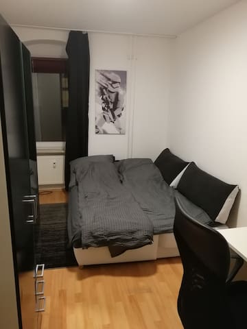 Nice cozy room @Sonnenallee, Neukolln