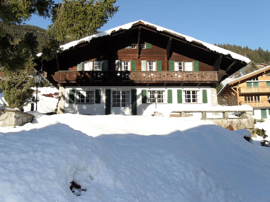 Chalet im Winter