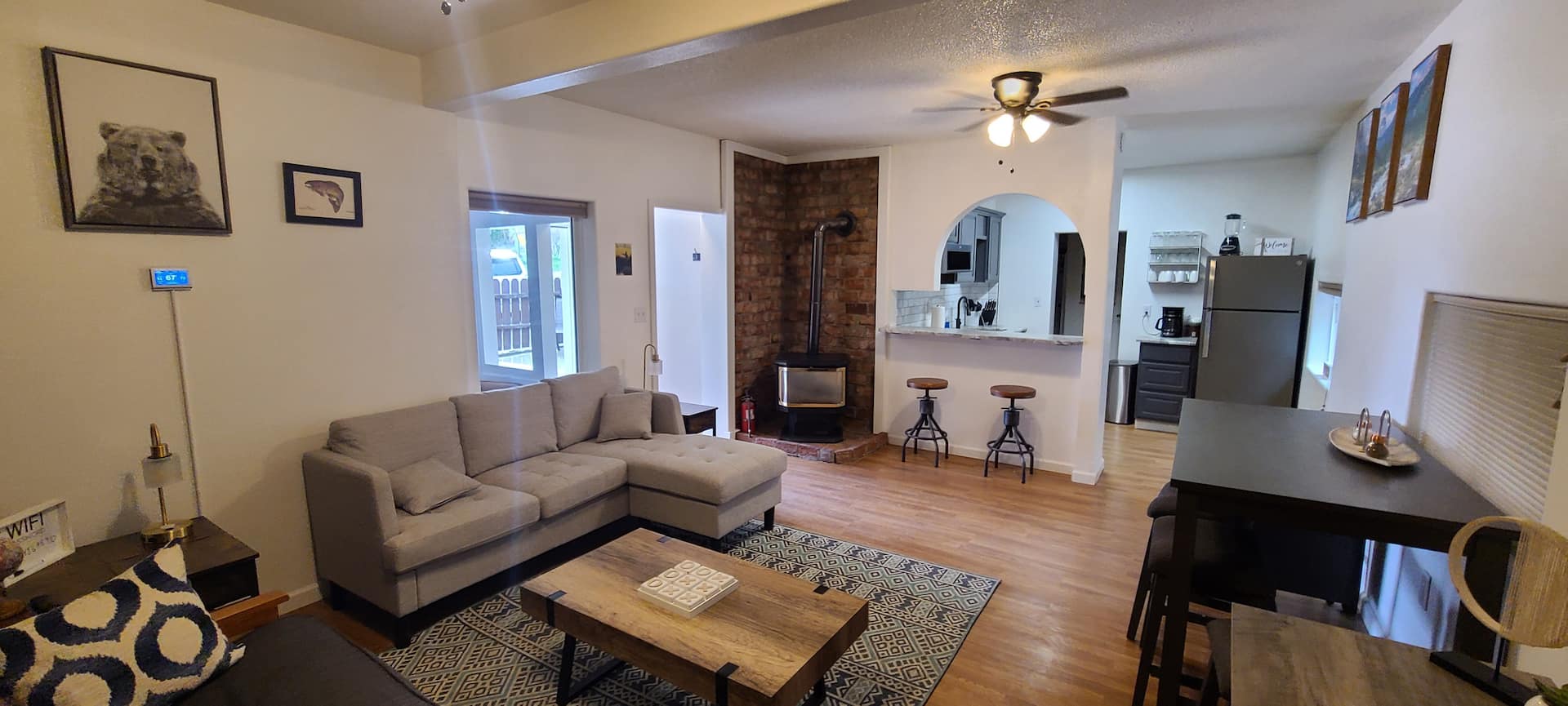 Cheerful 2 bedroom home with indoor fireplace.