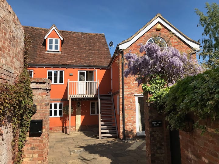 Your choice of two lovely bedrooms, town centre Houses for Rent in