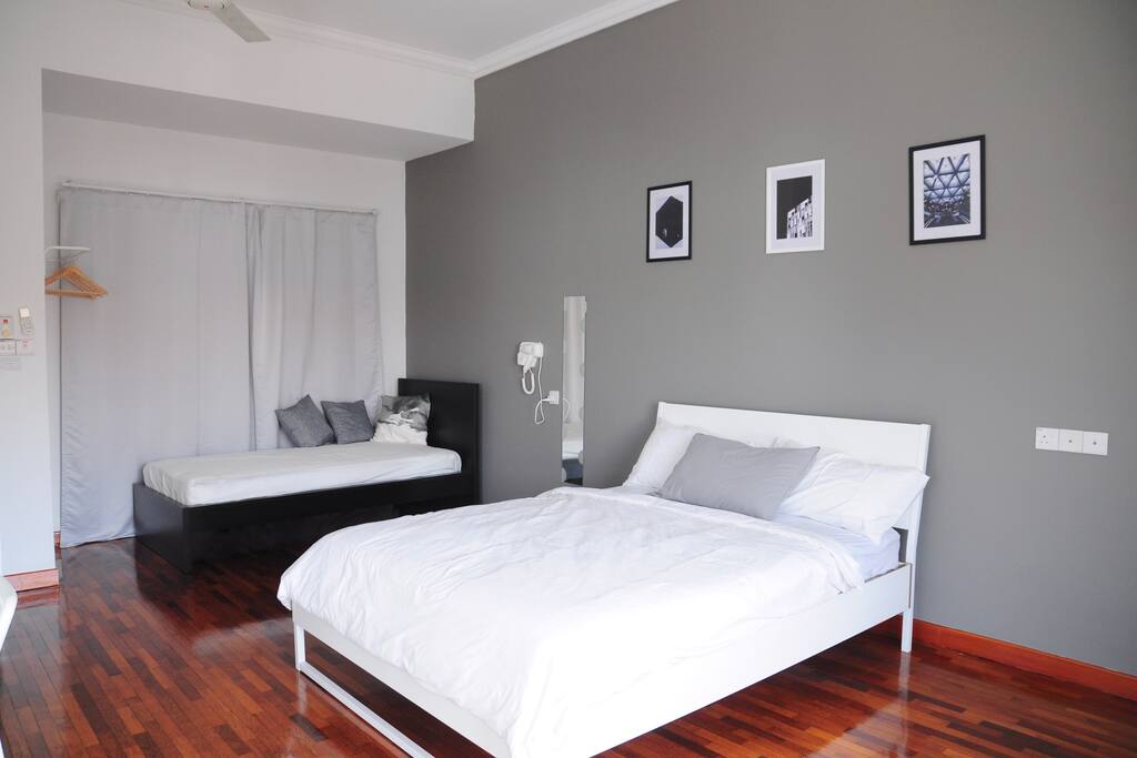 Spacious Master Room, Largest Unit in This Guest House