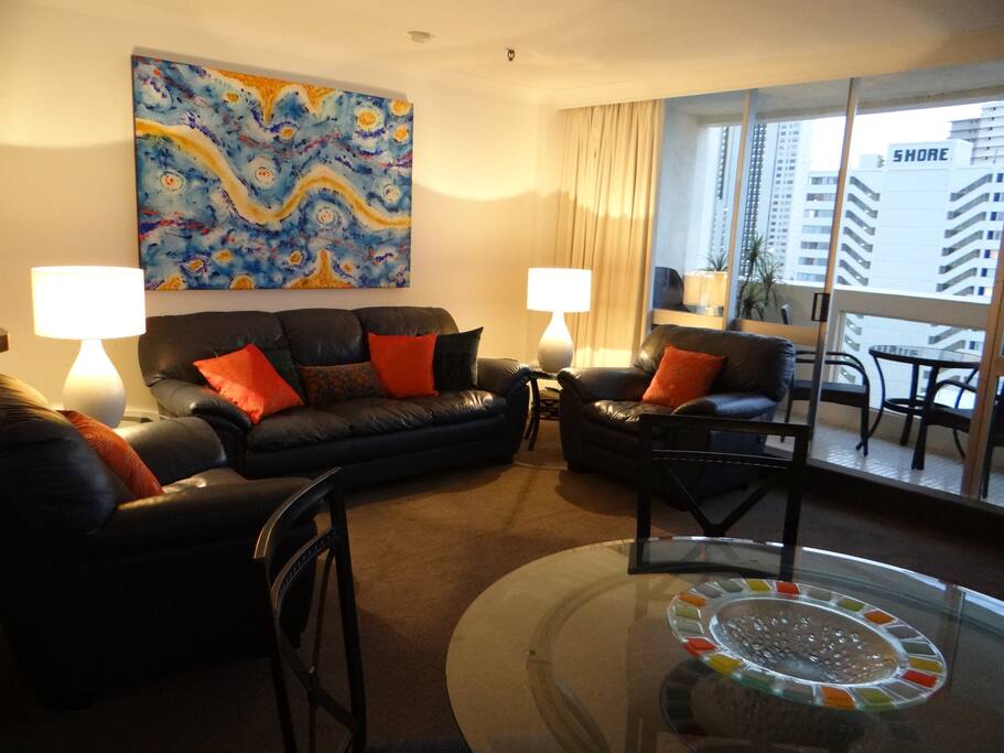 Lounge/dining.