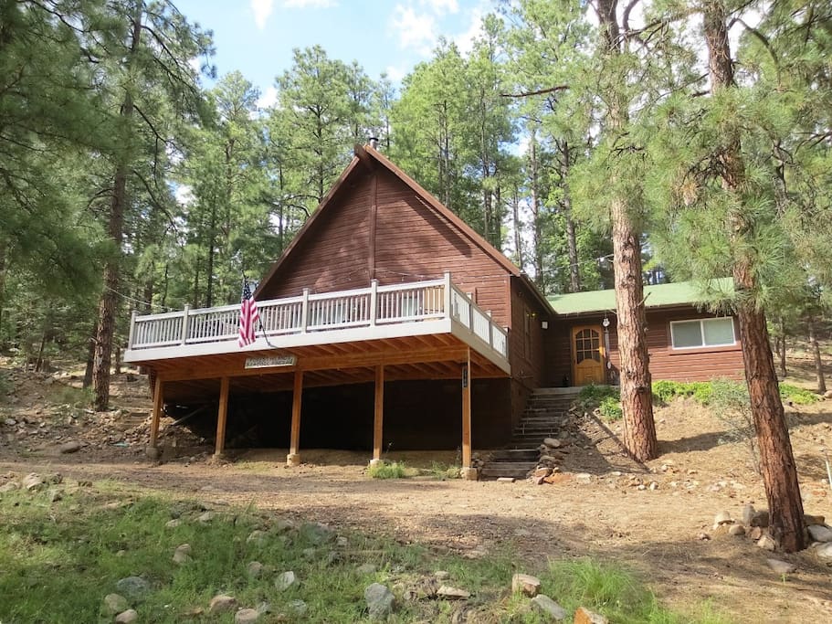 Front of Cool Pines Cabin